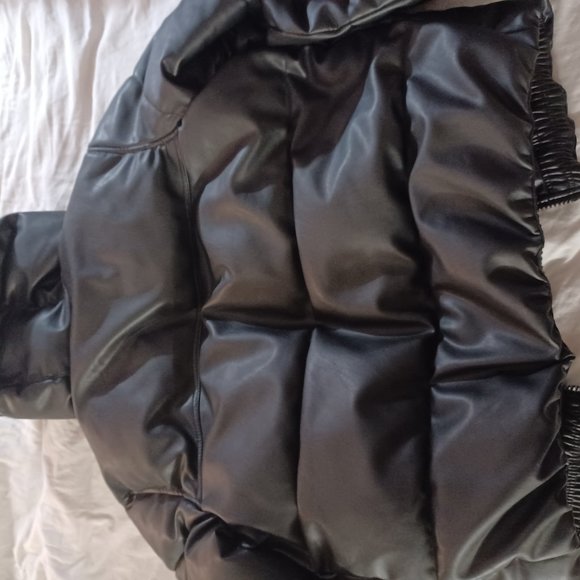 (48 HR SALE!!!) ZARA LEATHER & POLYESTER BOMBER COAT - Picture 5 of 6